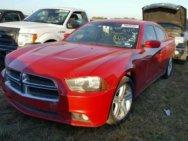2C3CDXHG9DH526144 - 2013 DODGE CHARGER SX RED photo 2
