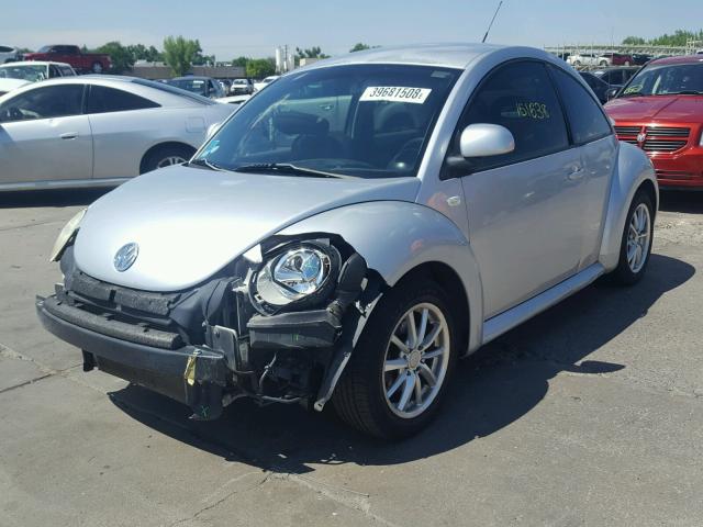 3VWBC21C1XM451902 - 1999 VOLKSWAGEN NEW BEETLE ვერცხლისფერი ფოტო 2