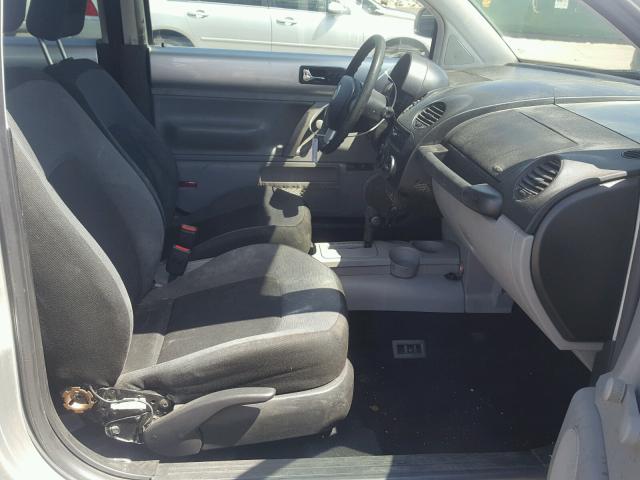 3VWBC21C1XM451902 - 1999 VOLKSWAGEN NEW BEETLE ვერცხლისფერი ფოტო 5