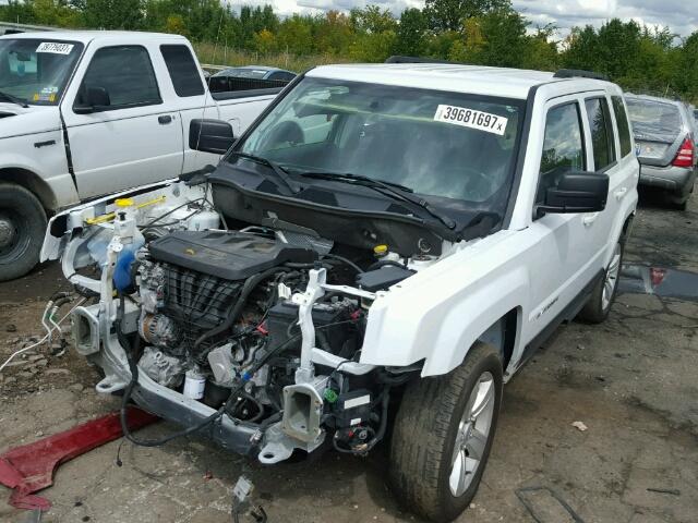 1C4NJPFB9ED827807 - 2014 JEEP PATRIOT LA WHITE photo 2