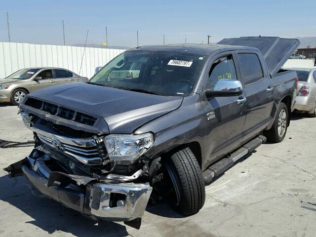 5TFAY5F16HX618338 - 2017 TOYOTA TUNDRA CRE GRAY photo 2