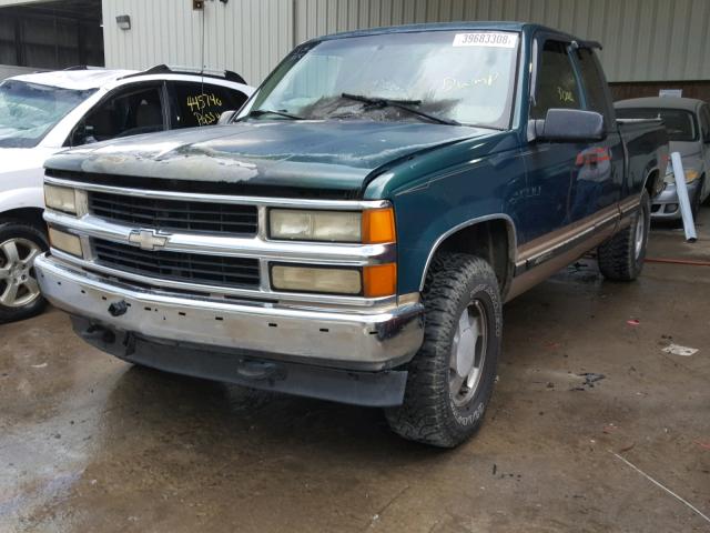 2GCEK19R2W1178917 - 1998 CHEVROLET K1500 GREEN photo 2