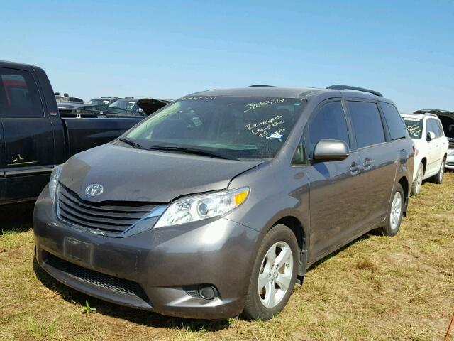 5TDKK3DC8FS669440 - 2015 TOYOTA SIENNA GRAY photo 2