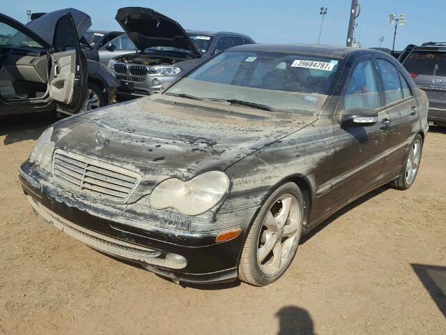 WDBRF40J04A607715 - 2004 MERCEDES-BENZ C BLACK photo 2