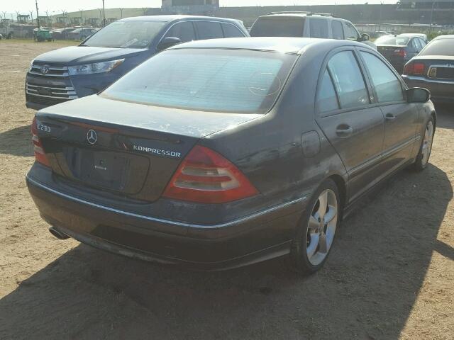 WDBRF40J04A607715 - 2004 MERCEDES-BENZ C BLACK photo 4