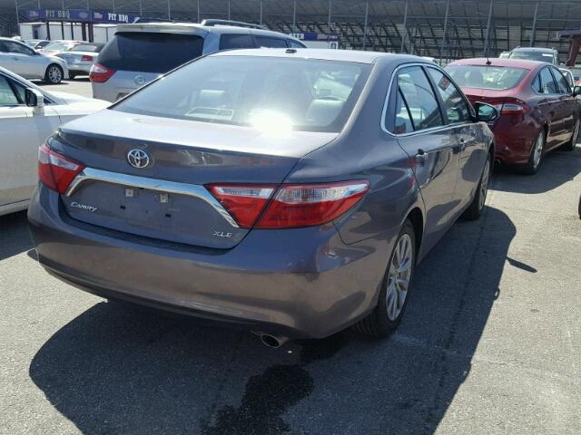 4T4BF1FK5FR504309 - 2015 TOYOTA CAMRY GRAY photo 4