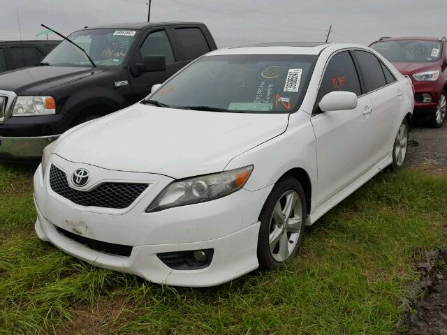 4T1BF3EK9BU673069 - 2011 TOYOTA CAMRY BASE WHITE photo 2