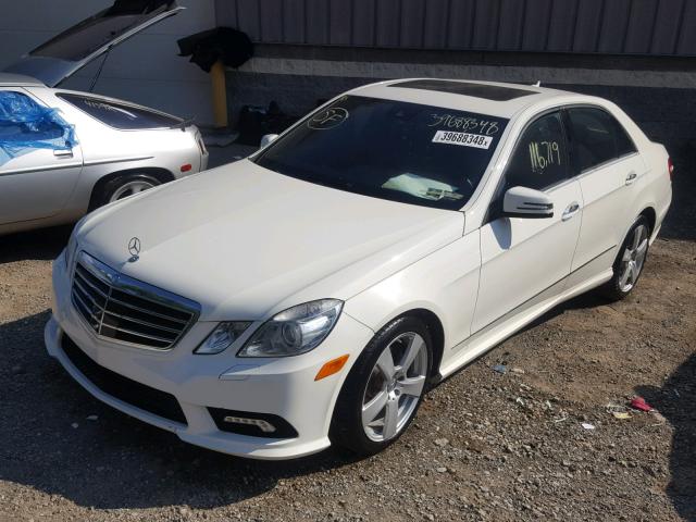 WDDHF8HB6AA134440 - 2010 MERCEDES-BENZ E 350 4MAT WHITE photo 2