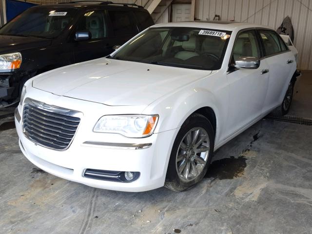 2C3CA6CT9BH536614 - 2011 CHRYSLER 300C WHITE photo 2