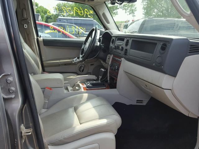 1J8HG58P67C644598 - 2007 JEEP COMMANDER GRAY photo 5