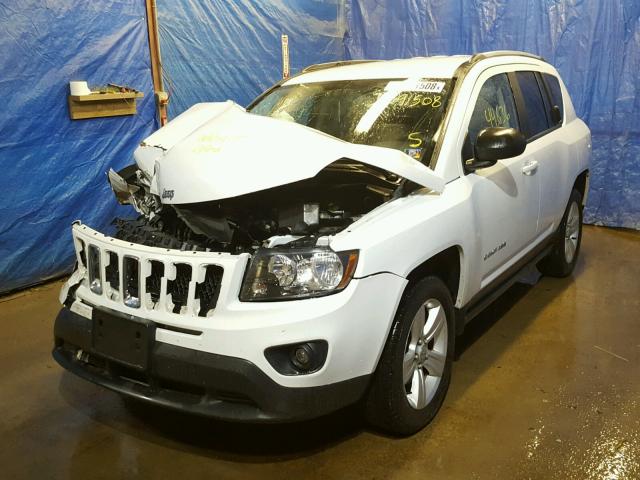 1C4NJCBA5GD705423 - 2016 JEEP COMPASS SP WHITE photo 2