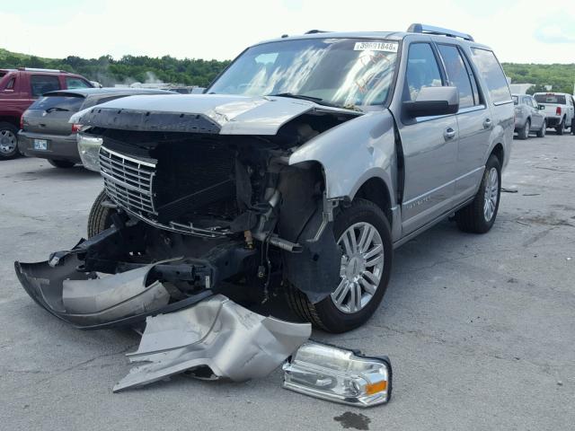 5LMFU27558LJ08600 - 2008 LINCOLN NAVIGATOR SILVER photo 2