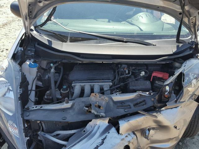 JHMGE88279S025031 - 2009 HONDA FIT GRAY photo 7