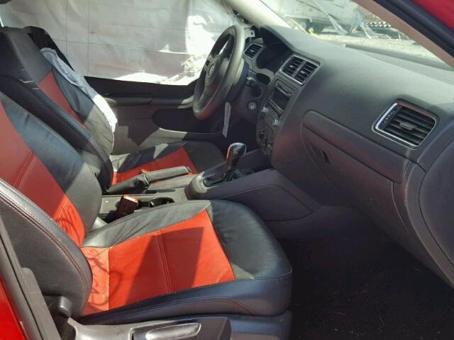 3VW2K7AJ3EM308560 - 2014 VOLKSWAGEN JETTA BASE RED photo 5