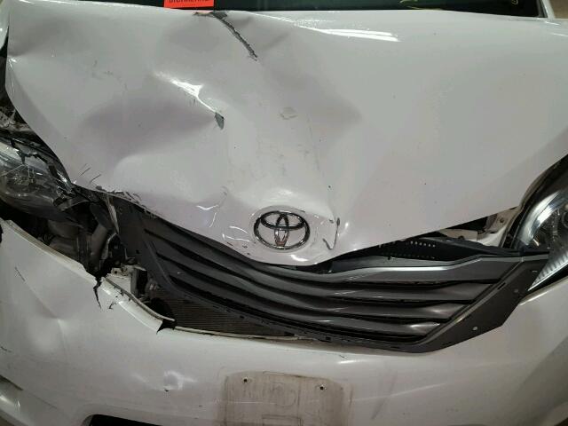 5TDYK3DC5ES466269 - 2014 TOYOTA SIENNA WHITE photo 7