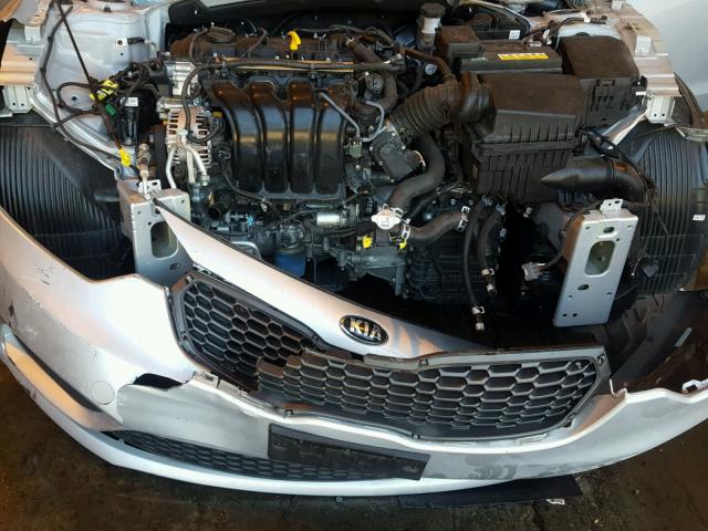 KNAFK4A63G5506897 - 2016 KIA FORTE LX SILVER photo 9