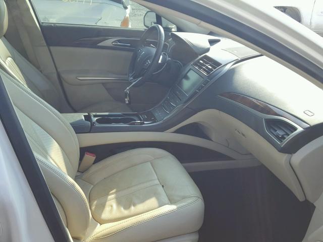 3LN6L2G94DR824067 - 2013 LINCOLN MKZ Սպիտակ լուսանկար 5