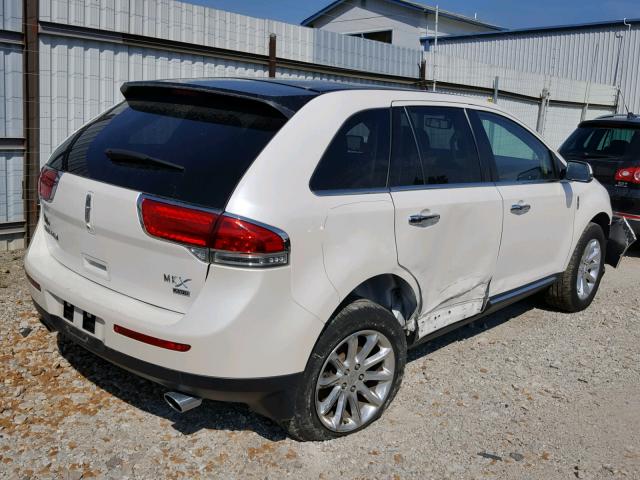 2LMDJ8JK9CBL12317 - 2012 LINCOLN MKX WHITE photo 4