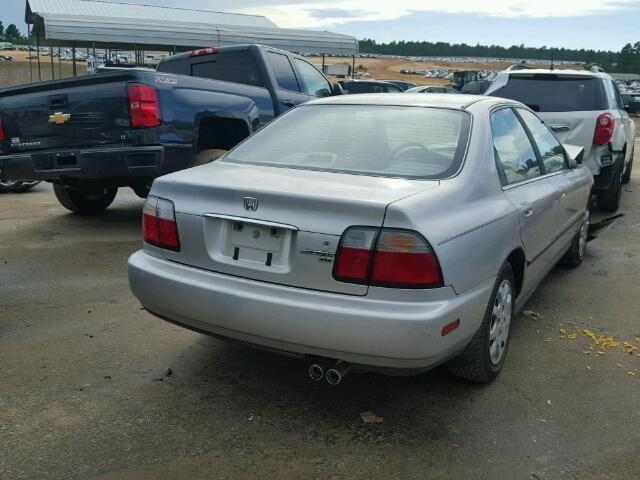 1HGCE6647TA019186 - 1996 HONDA ACCORD SILVER photo 4