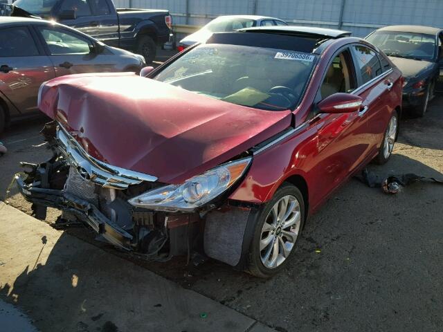 5NPEC4AB6DH573952 - 2013 HYUNDAI SONATA SE/ RED photo 2