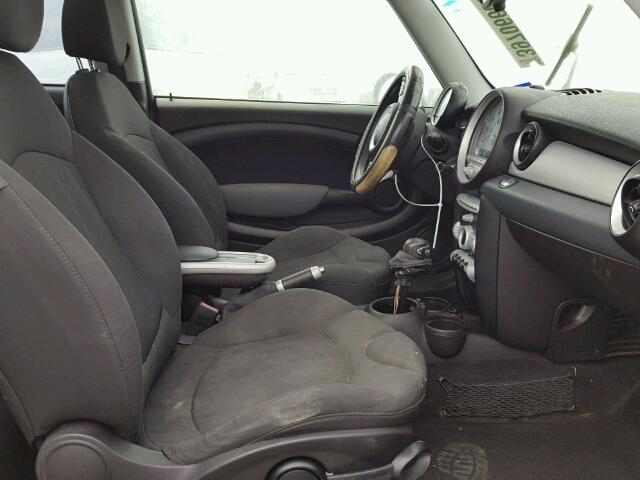 WMWML33529TX33550 - 2009 MINI COOPER CLU RED photo 5