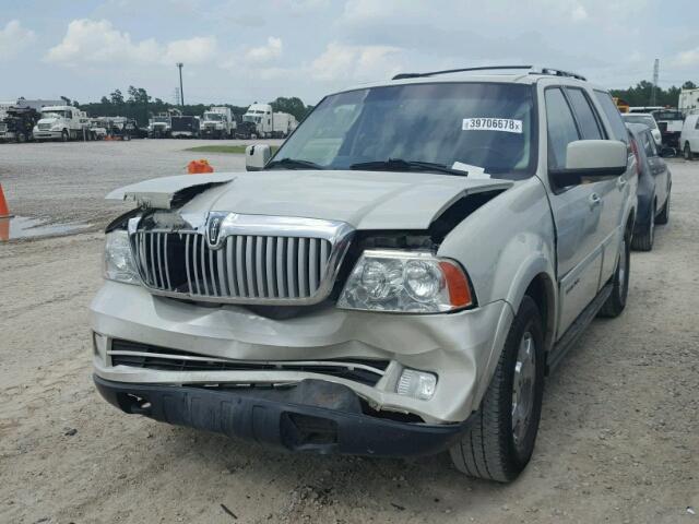 5LMFU27565LJ15048 - 2005 LINCOLN NAVIGATOR კრემისფერი ფოტო 2