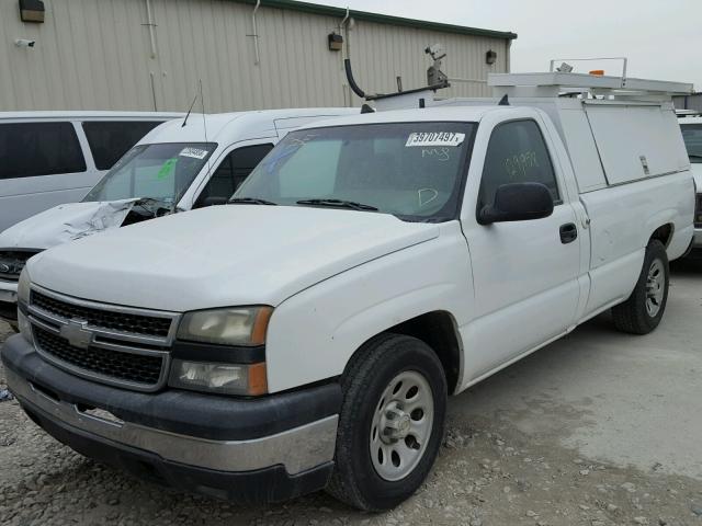 1GCEC14X17Z145936 - 2007 CHEVROLET SILVERADO WHITE photo 2