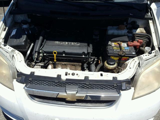 KL1TD56E79B631029 - 2009 CHEVROLET AVEO LS WHITE photo 7