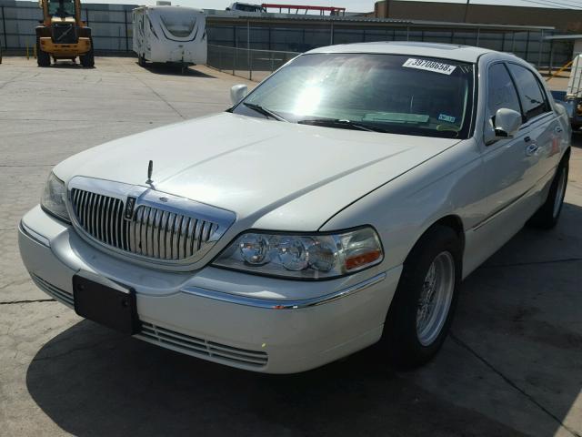 1LNHM82W95Y639117 - 2005 LINCOLN TOWN CAR S WHITE photo 2