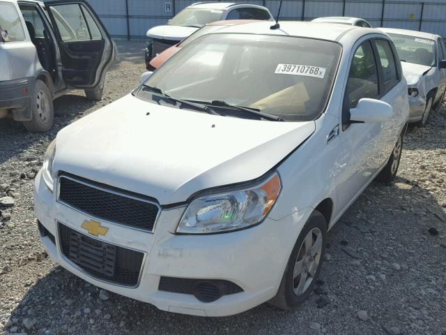 KL1TD6DEXAB111937 - 2010 CHEVROLET AVEO LS WHITE photo 2