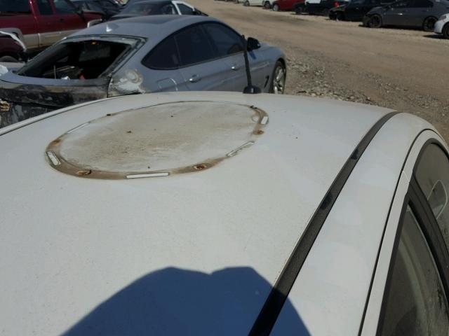 KL1TD6DEXAB111937 - 2010 CHEVROLET AVEO LS WHITE photo 9