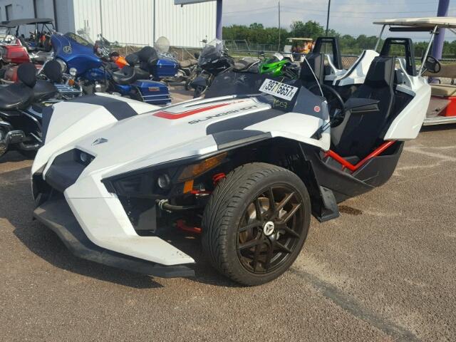 57XAAPFA0G7113028 - 2016 POLARIS SLINGSHOT WHITE photo 2