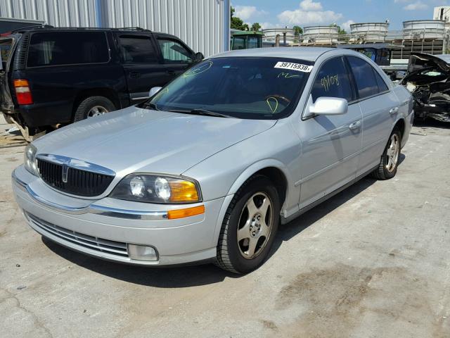 1LNHM86S11Y667916 - 2001 LINCOLN LS 银色 照片 2