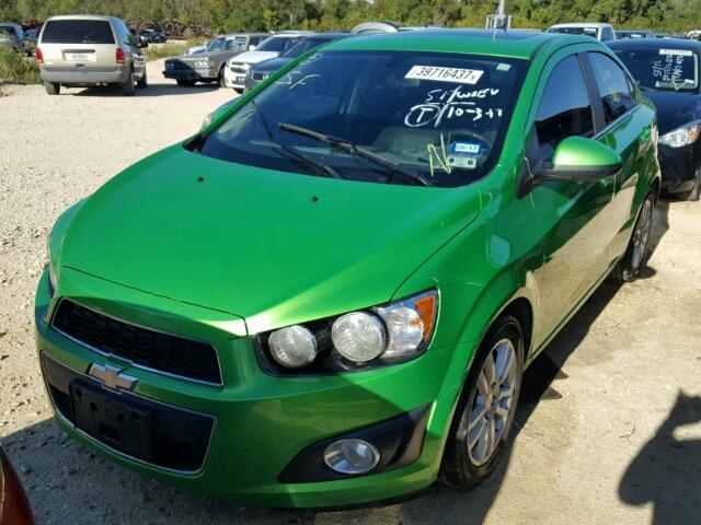 1G1JC5SH5E4240584 - 2014 CHEVROLET SONIC GREEN photo 2