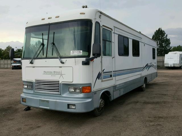 3FCMF53G4SJA13129 - 1995 DTCH MOTORHOME WHITE photo 2