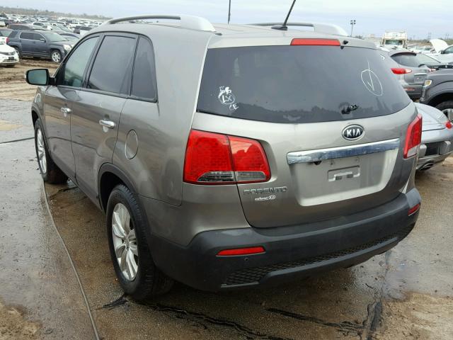 5XYKT4A2XBG121476 - 2011 KIA SORENTO GRAY photo 3