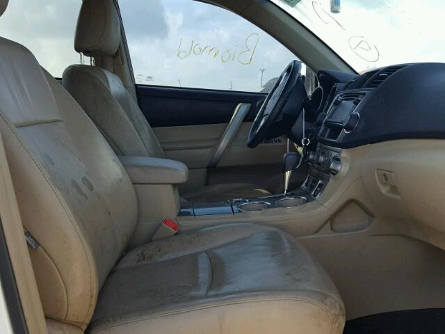 5TDZK3EH5DS136709 - 2013 TOYOTA HIGHLANDER WHITE photo 5