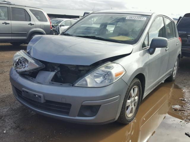 3N1BC13E57L358871 - 2007 NISSAN VERSA SILVER photo 2