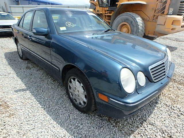 WDBJF65J8YB038436 - 2000 MERCEDES-BENZ E 320 BLUE photo 1