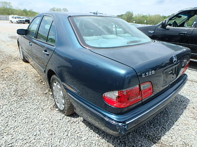 WDBJF65J8YB038436 - 2000 MERCEDES-BENZ E 320 BLUE photo 3