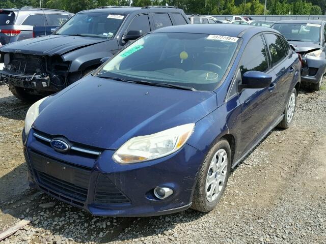 1FAHP3F20CL148537 - 2012 FORD FOCUS SE BLUE photo 2