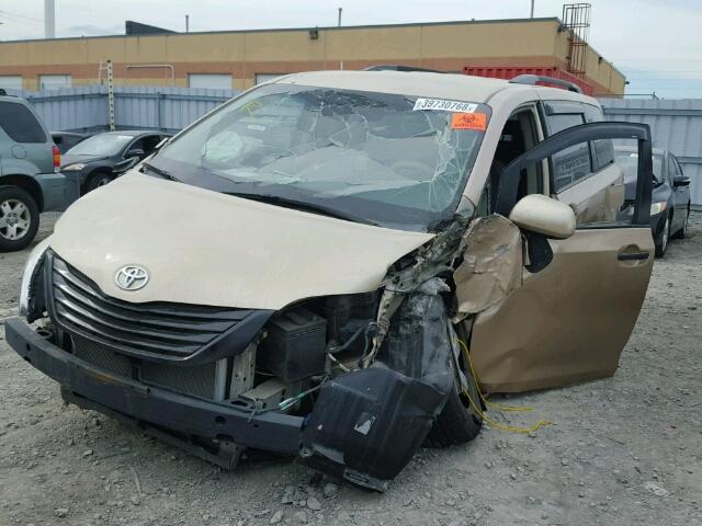 5TDZK3DC0BS160287 - 2011 TOYOTA SIENNA BAS GOLD photo 2