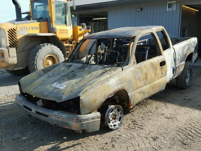 1GCHK29U93E246440 - 2003 CHEVROLET SILVERADO BURN photo 2