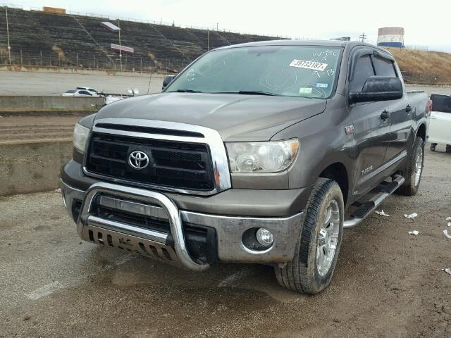 5TFEY5F19AX097591 - 2010 TOYOTA TUNDRA CRE GRAY photo 2