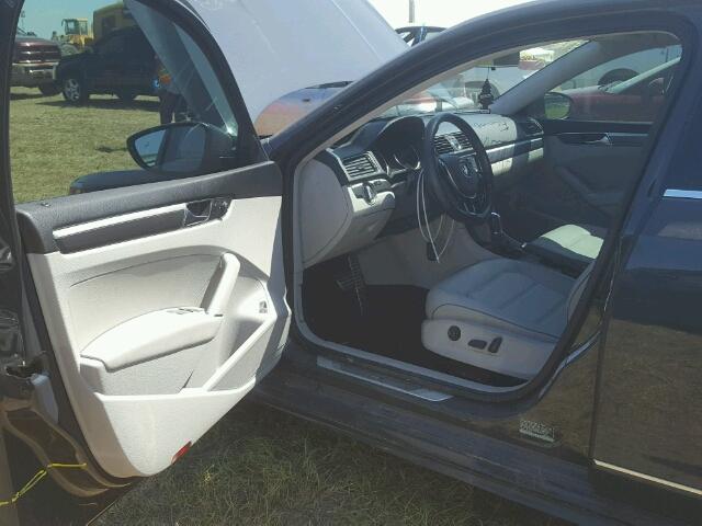 1VWDT7A3XHC024727 - 2017 VOLKSWAGEN PASSAT R-L GRAY photo 9