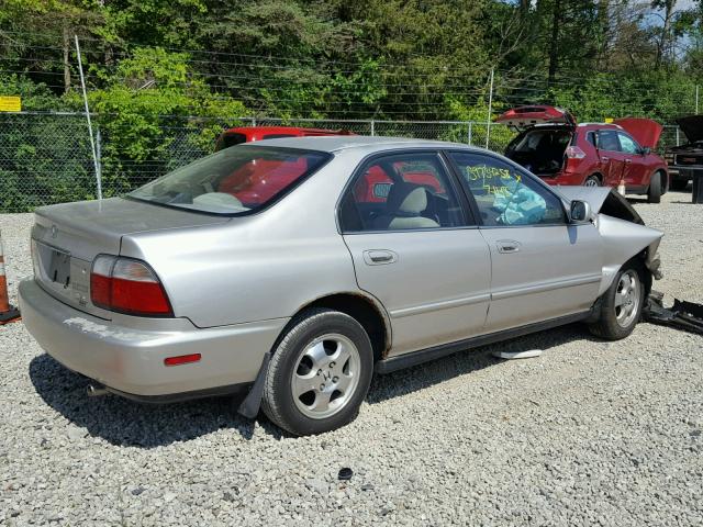 1HGCD5607VA153791 - 1997 HONDA ACCORD SILVER photo 4