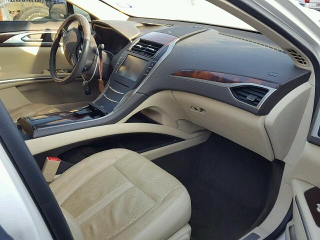 3LN6L2G94DR824067 - 2013 LINCOLN MKZ WHITE photo 5