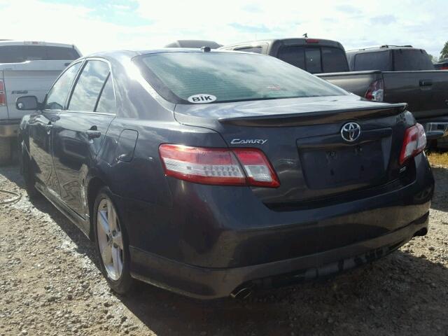 4T1BF3EK8BU193248 - 2011 TOYOTA CAMRY GRAY photo 3