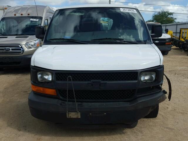 1GCGG25C781116715 - 2008 CHEVROLET EXPRESS G2 WHITE photo 10