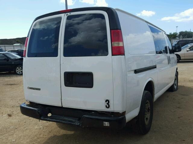 1GCGG25C781116715 - 2008 CHEVROLET EXPRESS G2 WHITE photo 4